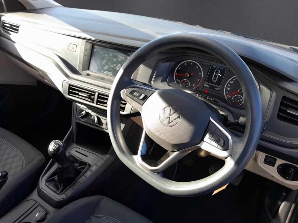 Volkswagen Polo Sedan 1.6 Base