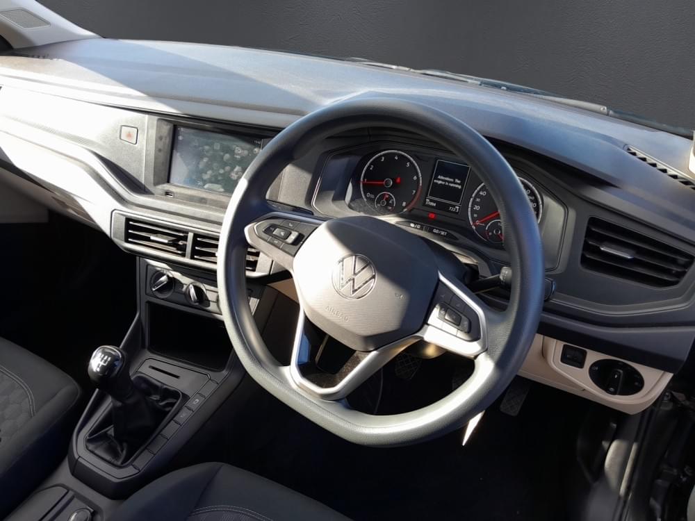 Volkswagen Polo Sedan 1.6 Base