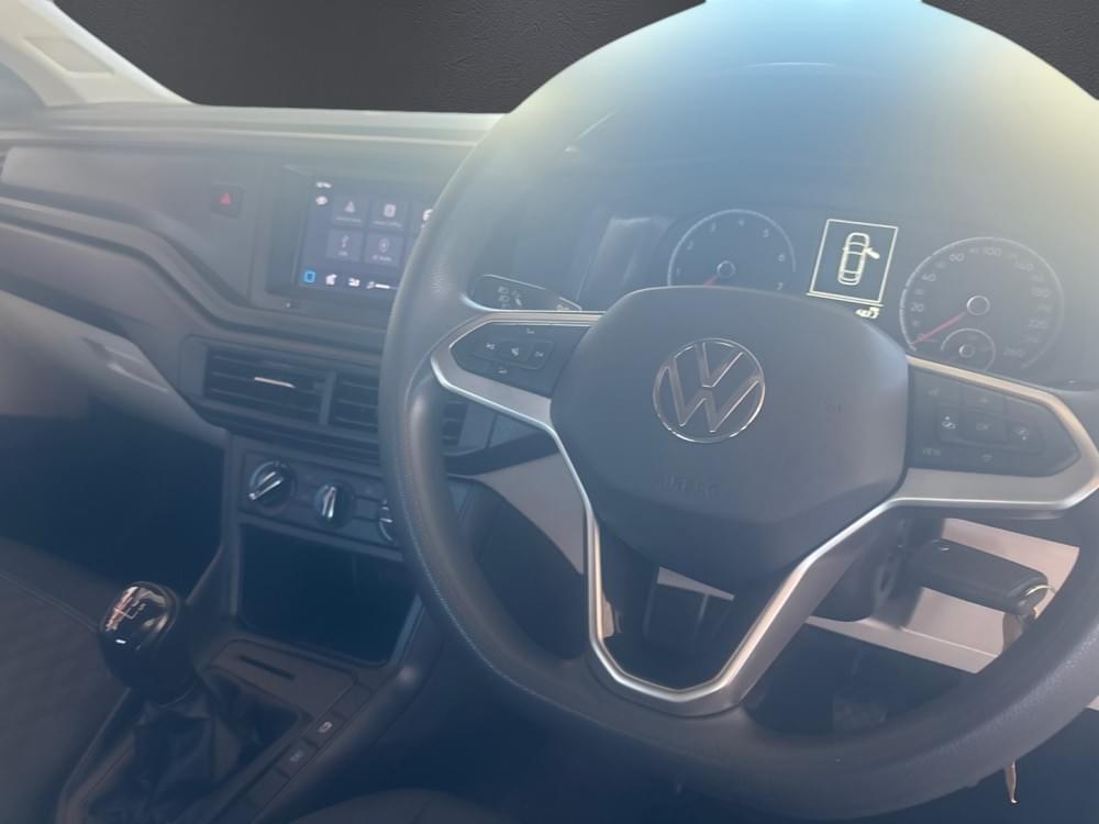 Volkswagen Polo Sedan 1.6 Base