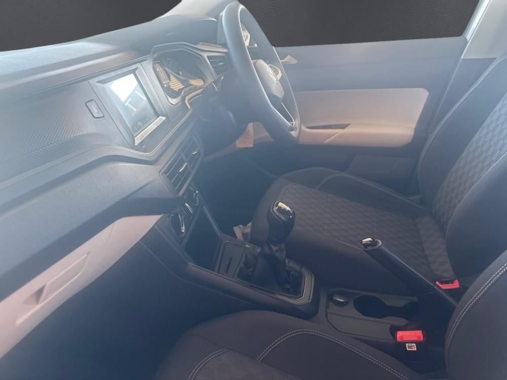 Volkswagen Polo Sedan 1.6 Base