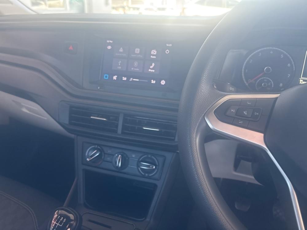 Volkswagen Polo Sedan 1.6 Base