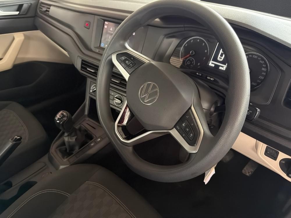 Volkswagen Polo Sedan 1.6 Base