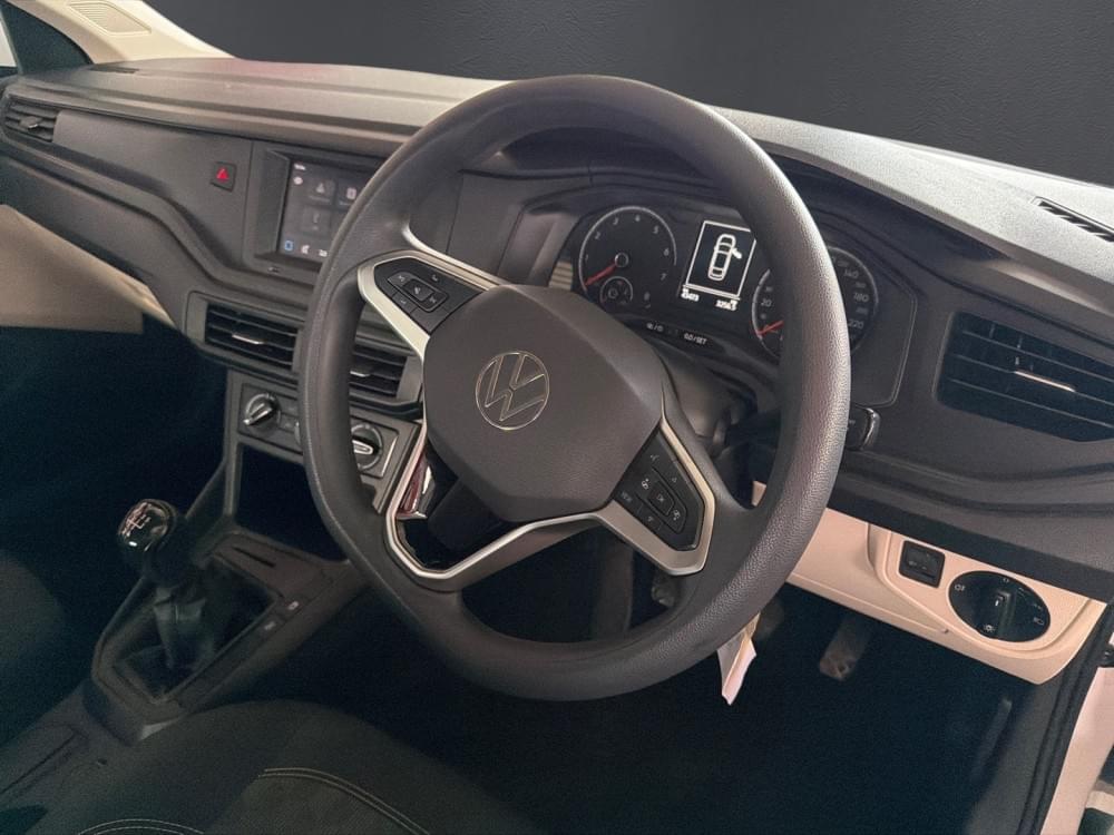 Volkswagen Polo Sedan 1.6 Base