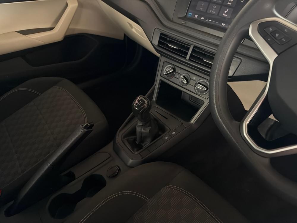 Volkswagen Polo Sedan 1.6 Base