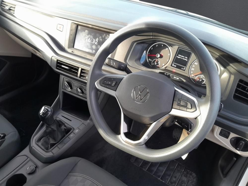 Volkswagen Polo Sedan 1.6 Base