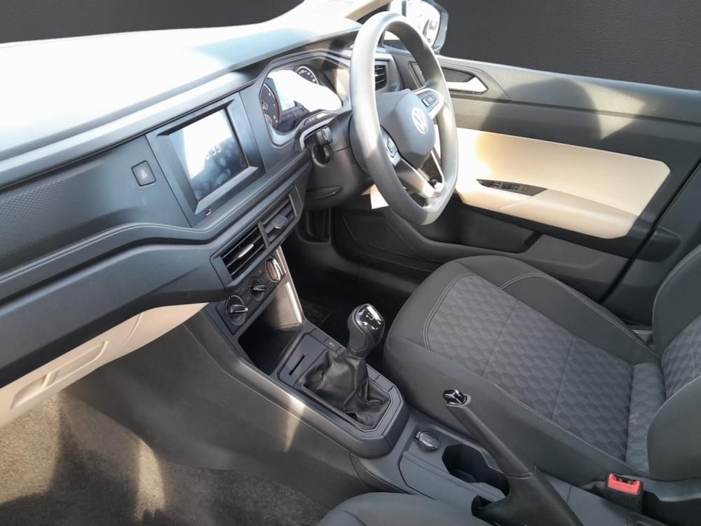 Volkswagen Polo Sedan 1.6 Base
