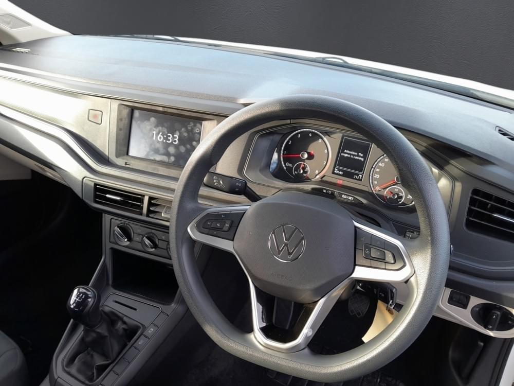 Volkswagen Polo Sedan 1.6 Base