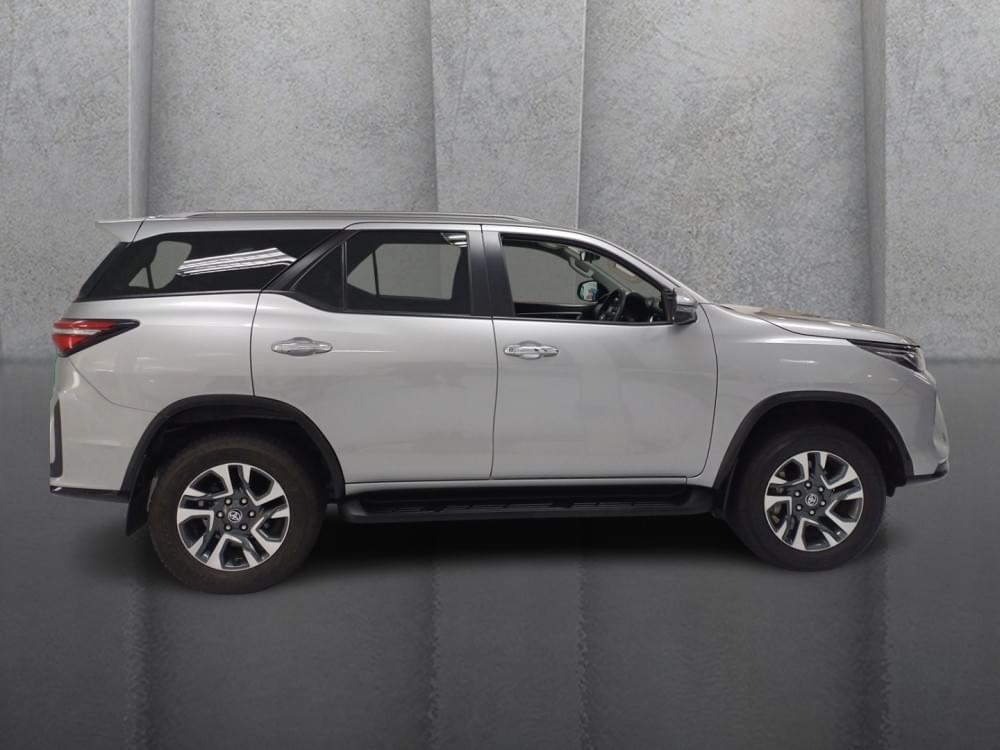 Toyota Fortuner 2.4 Gd-6 Rb At