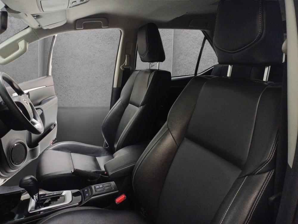 Toyota Fortuner 2.4 Gd-6 Rb At