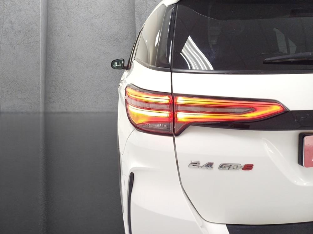 Toyota Fortuner 2.4 Gd-6 Rb At