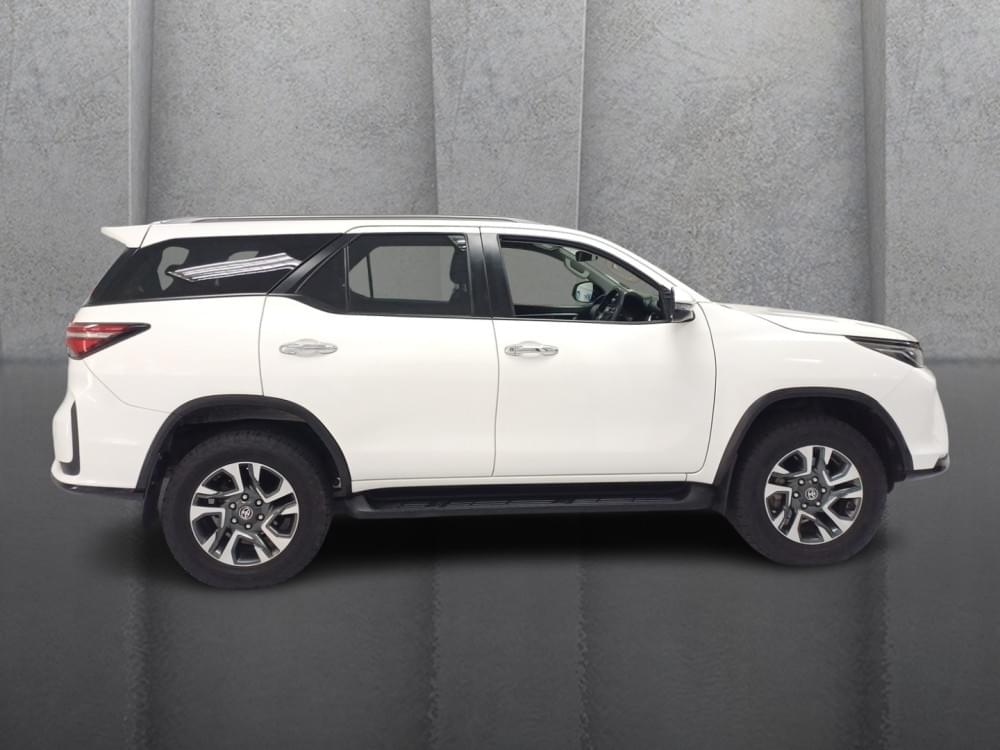 Toyota Fortuner 2.4 Gd-6 Rb At