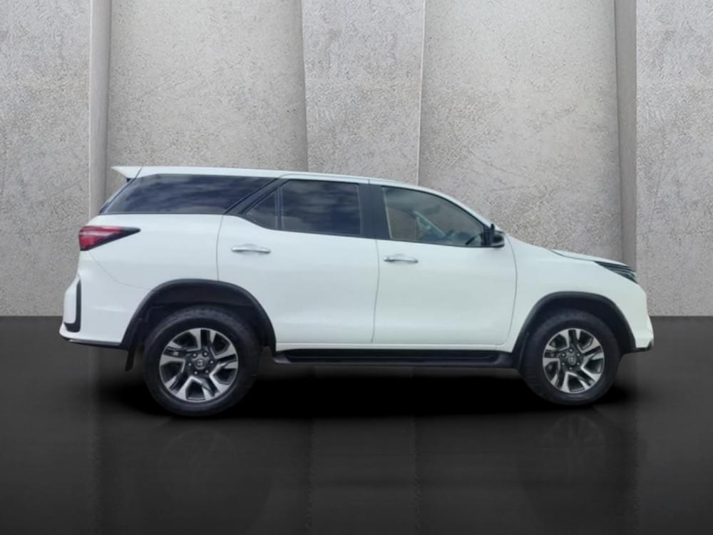 Toyota Fortuner 2.4 Gd-6 Rb At