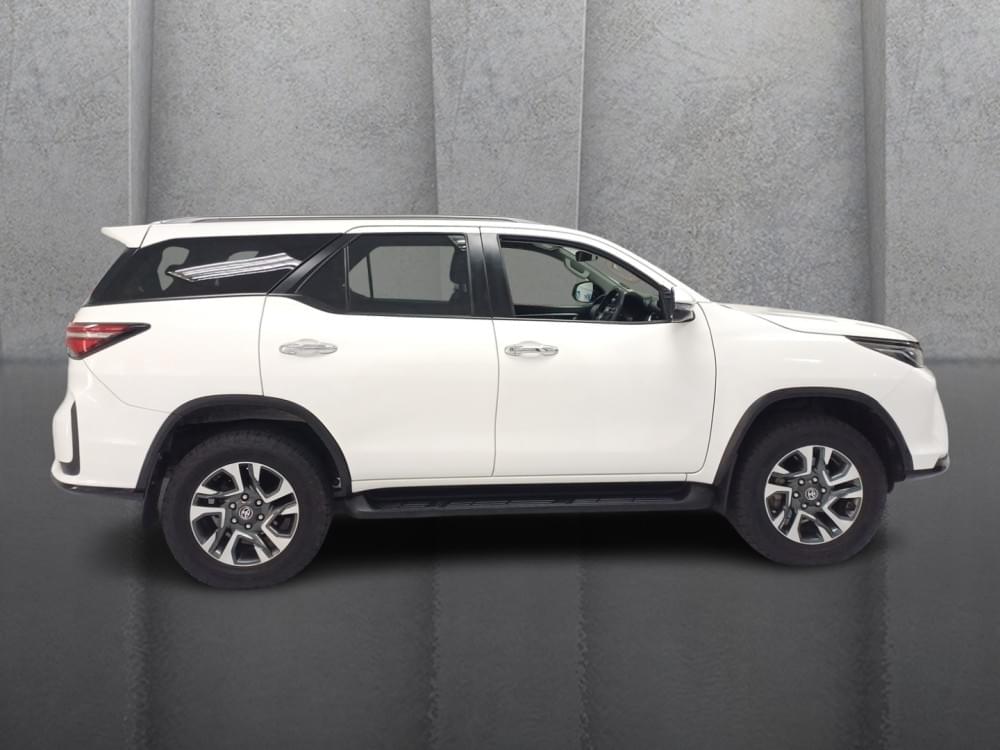 Toyota Fortuner 2.4 Gd-6 Rb At