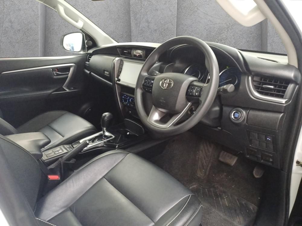 Toyota Fortuner 2.4 Gd-6 Rb At