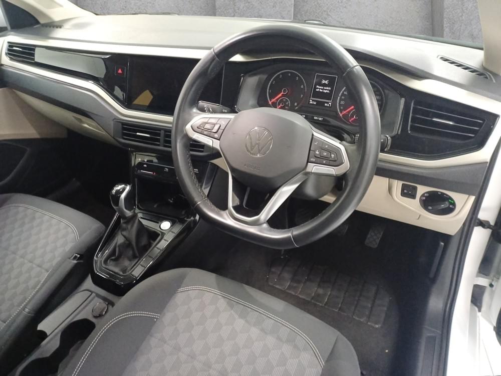 Volkswagen Polo Sedan 1.6 Life Tiptronic