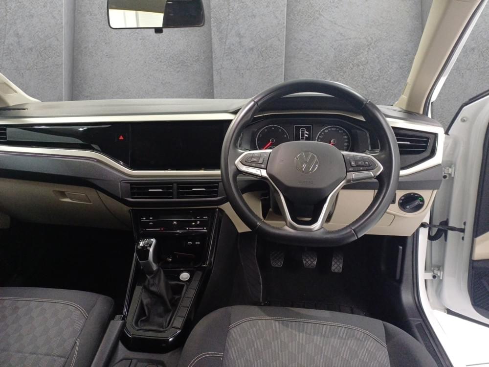 Volkswagen Polo Sedan 1.6 Life Tiptronic