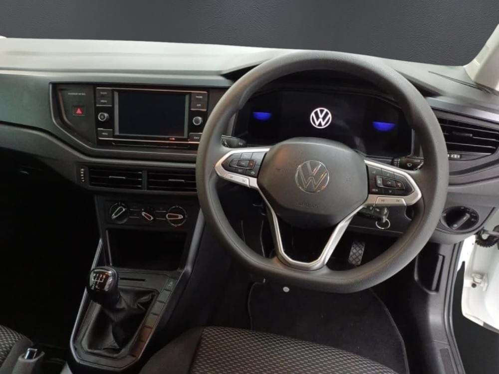 Volkswagen Polo Sedan 1.6 Base