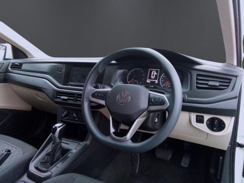 Volkswagen Polo Sedan 1.6 Tiptronic