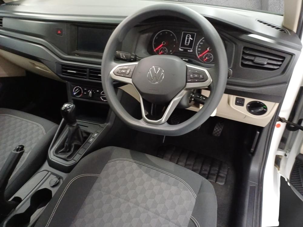 Volkswagen Polo Sedan 1.6 Base