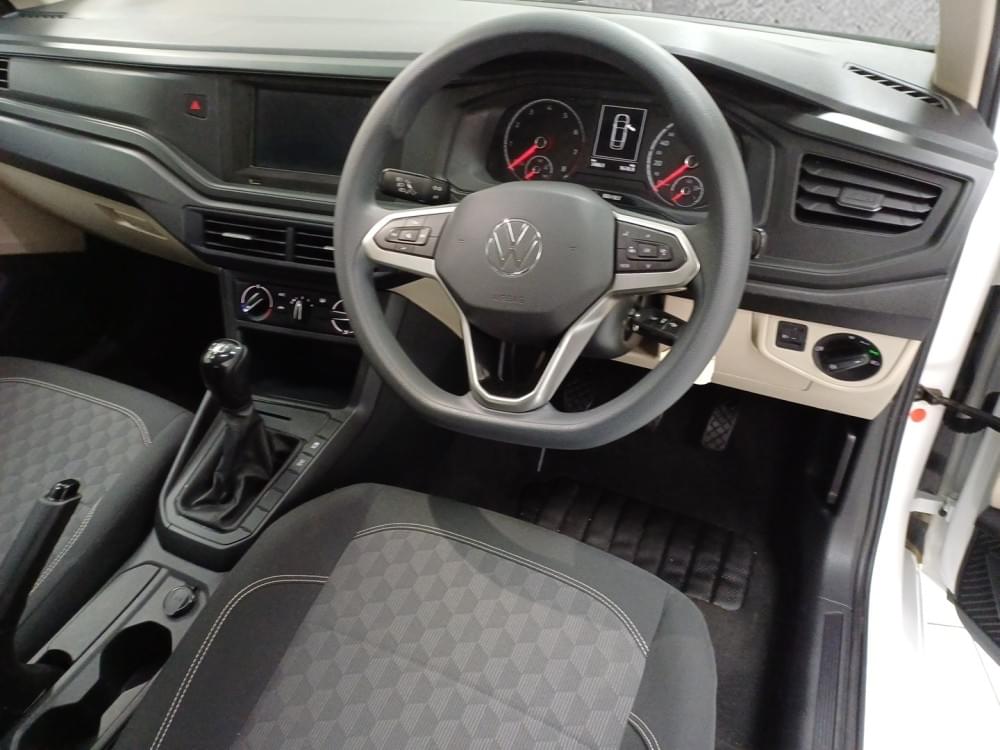 Volkswagen Polo Sedan 1.6 Base