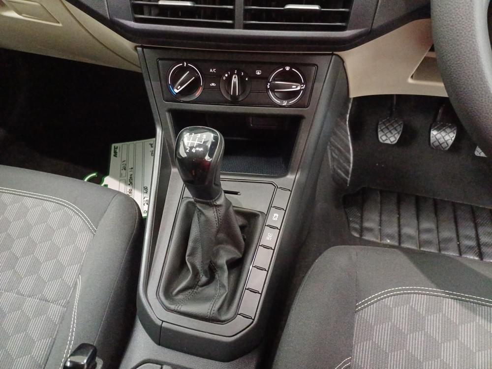 Volkswagen Polo Sedan 1.6 Base