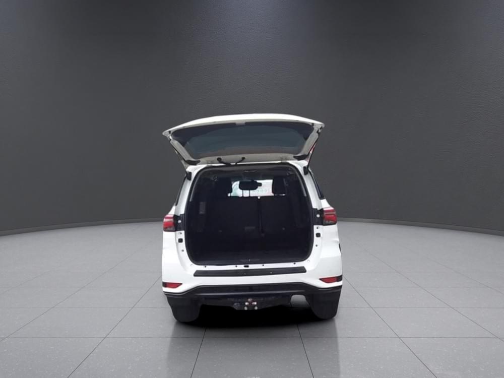 Toyota Fortuner 2.4 Gd-6 Rb At
