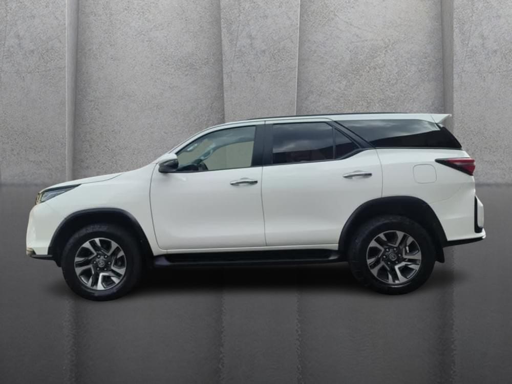 Toyota Fortuner 2.4 Gd-6 Rb At