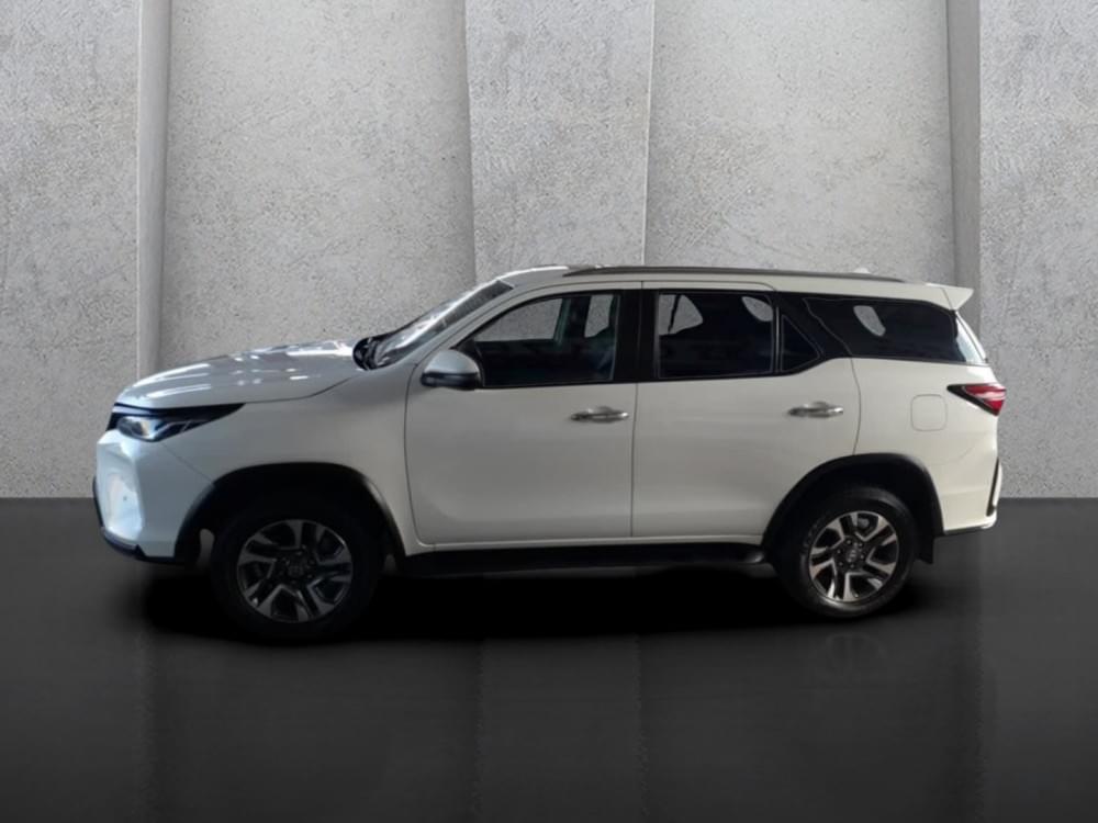 Toyota Fortuner 2.4 Gd-6 Rb At