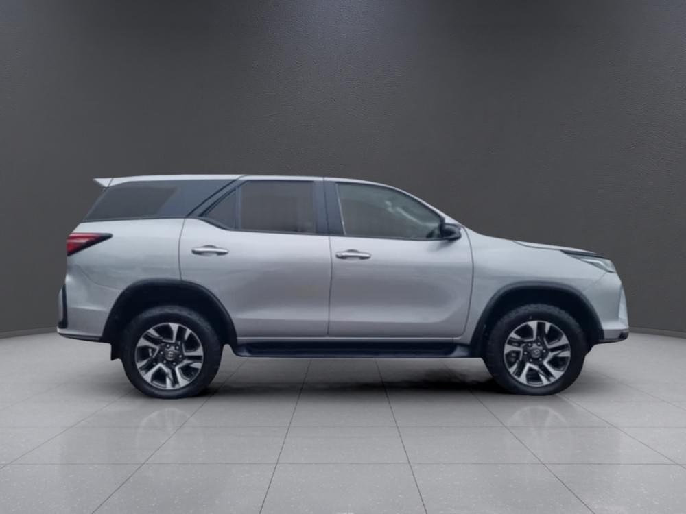 Toyota Fortuner 2.4 Gd-6 Rb At