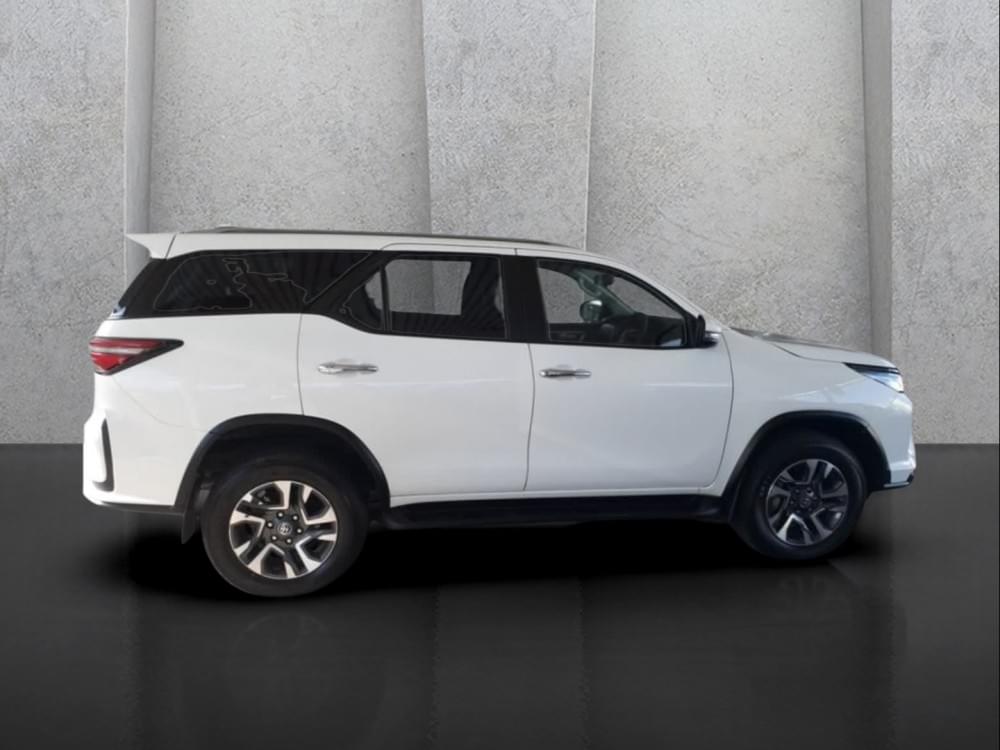 Toyota Fortuner 2.4 Gd-6 Rb At