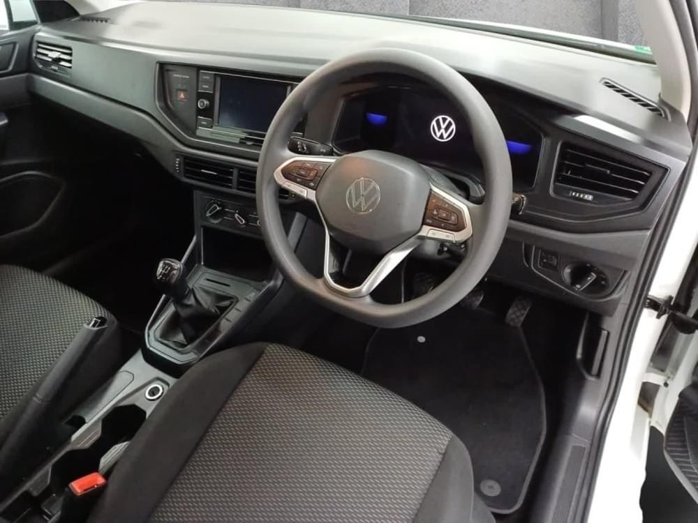 Volkswagen Polo Sedan 1.6 Base