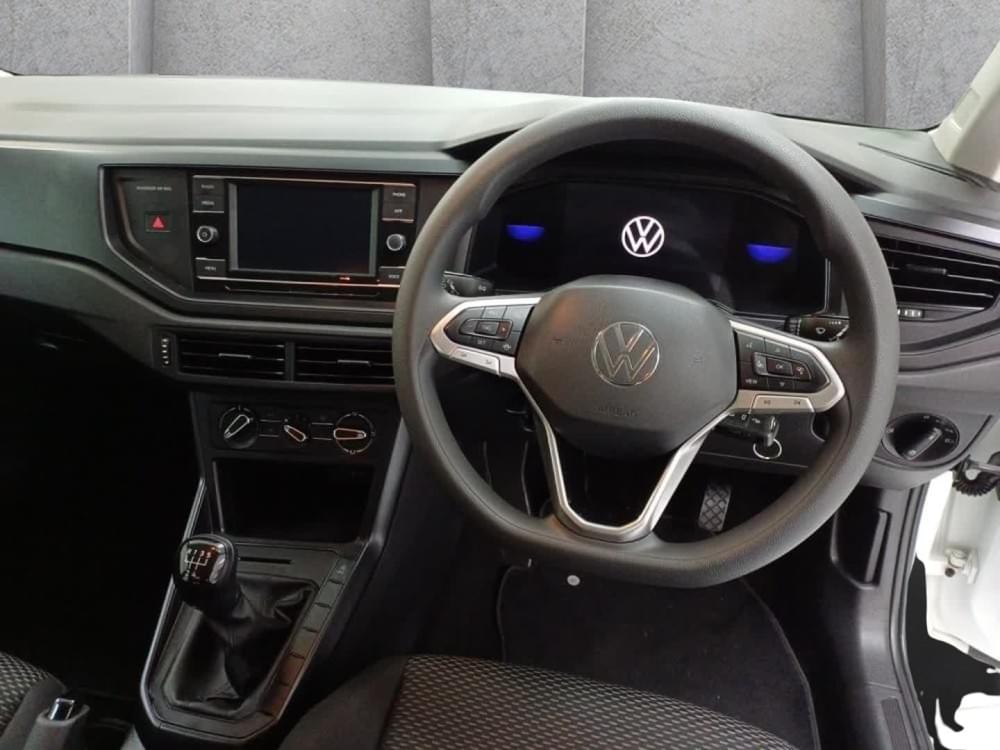 Volkswagen Polo Sedan 1.6 Base