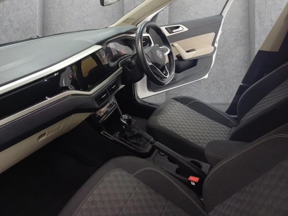 Volkswagen Polo Sedan 1.6 Base