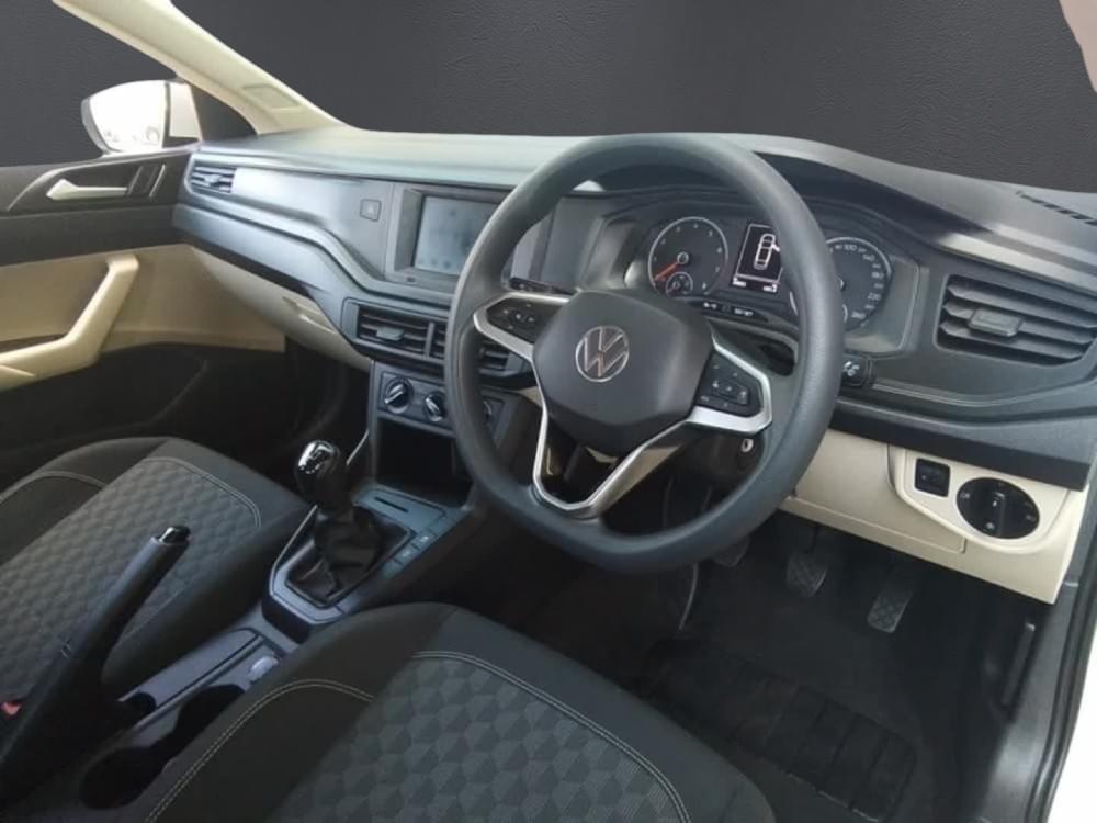 Volkswagen Polo Sedan 1.6 Base