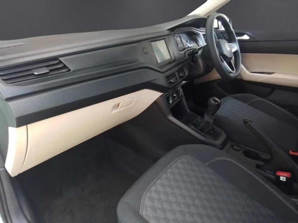 Volkswagen Polo Sedan 1.6 Base