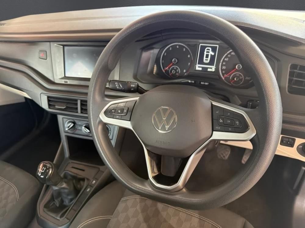 Volkswagen Polo Sedan 1.6 Base