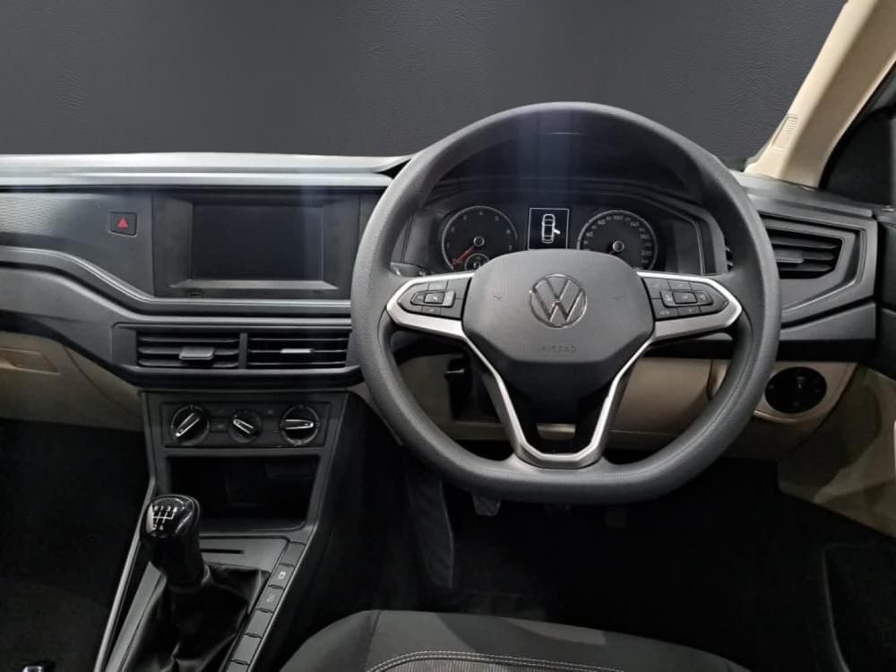 Volkswagen Polo Sedan 1.6 Base
