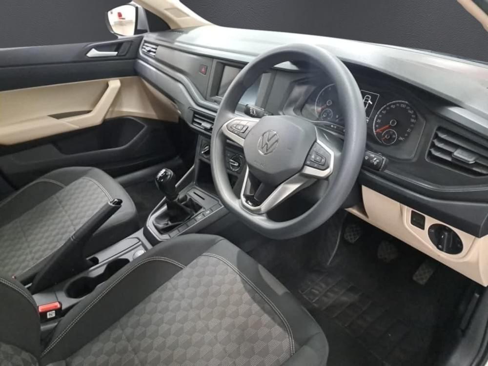 Volkswagen Polo Sedan 1.6 Base