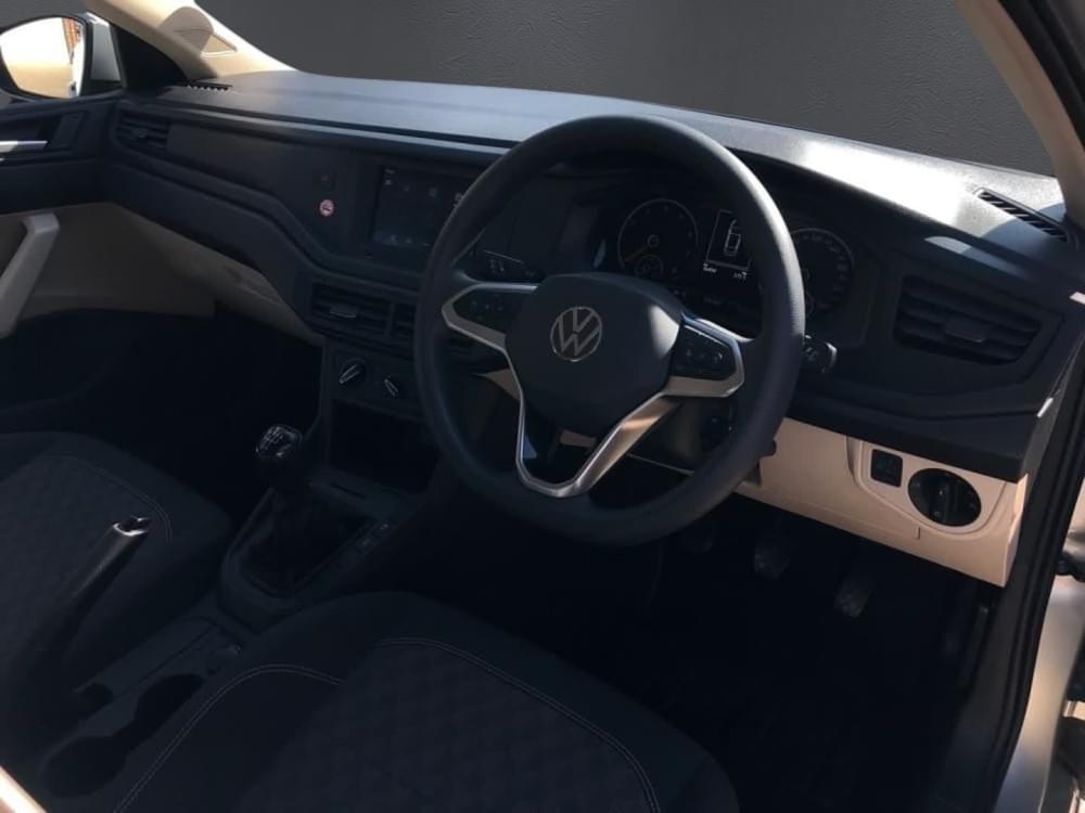 Volkswagen Polo Sedan 1.6 Base