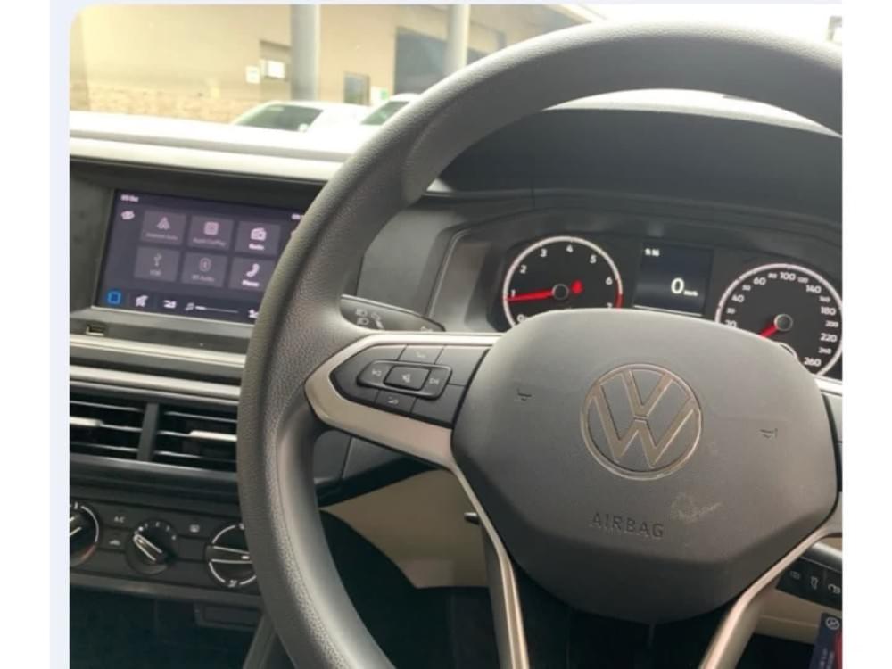 Volkswagen Polo Sedan 1.6 Base