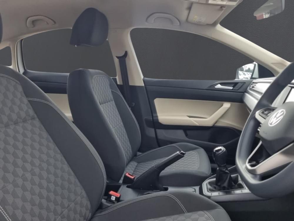 Volkswagen Polo Sedan 1.6 Base