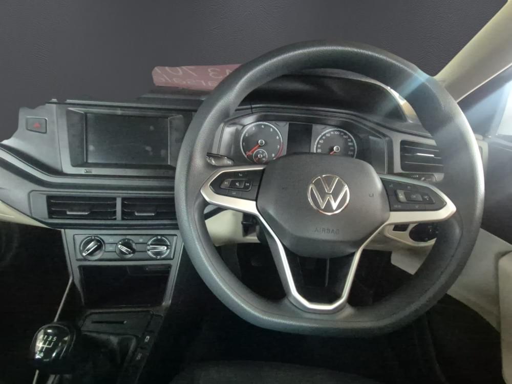 Volkswagen Polo Sedan 1.6 Base