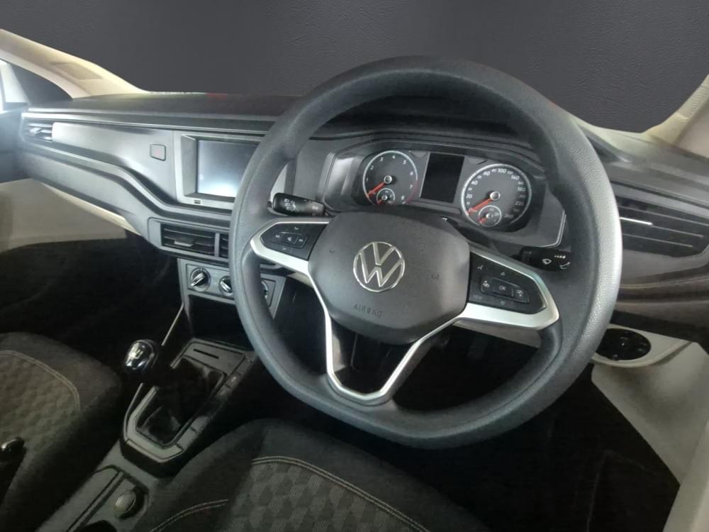 Volkswagen Polo Sedan 1.6 Base