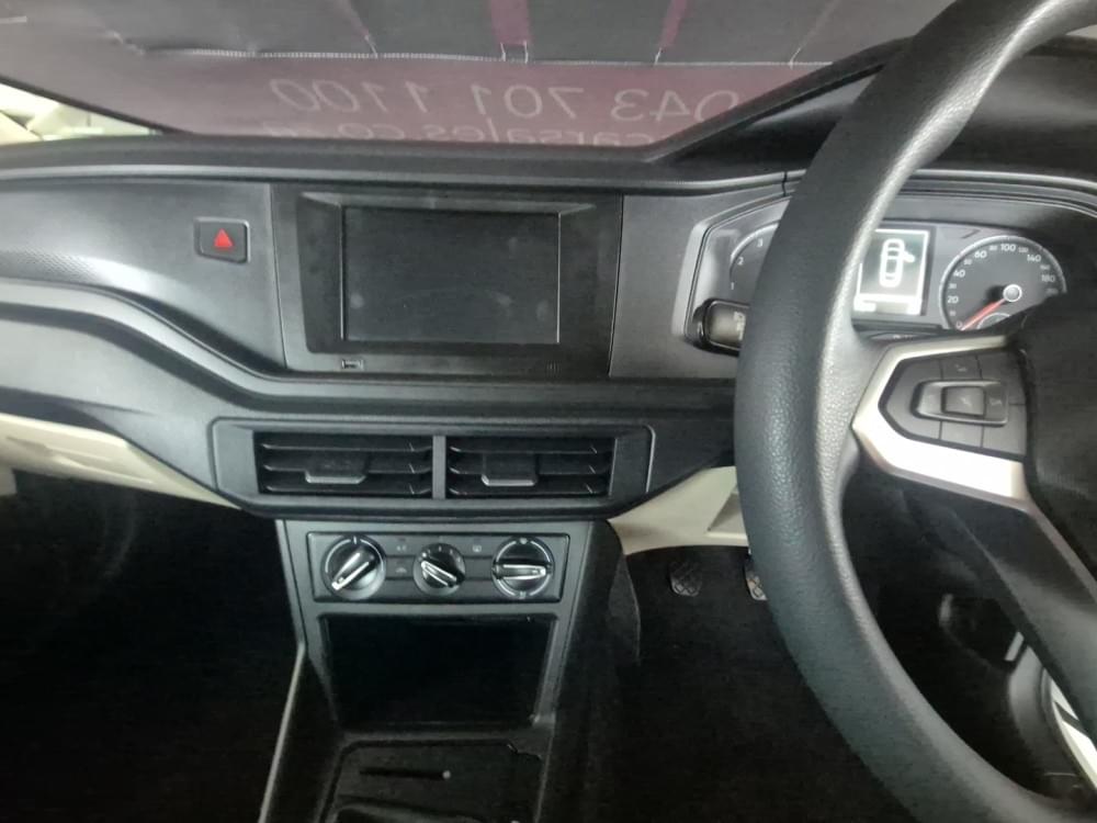 Volkswagen Polo Sedan 1.6 Base