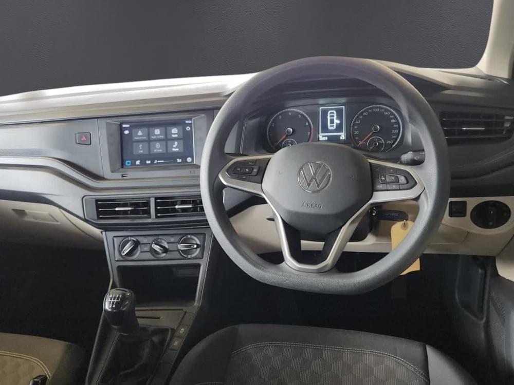 Volkswagen Polo Sedan 1.6 Base