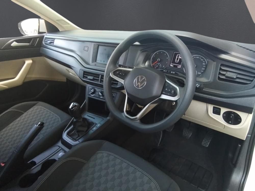 Volkswagen Polo Sedan 1.6 Base