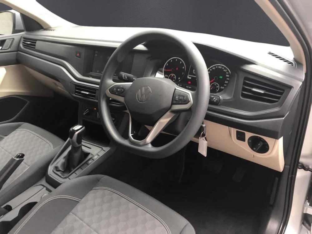 Volkswagen Polo Sedan 1.6 Tiptronic