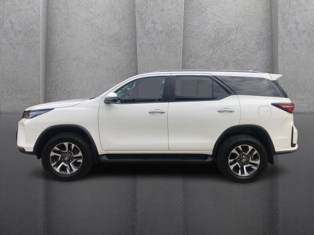 Toyota Fortuner 2.4 Gd-6 Rb At