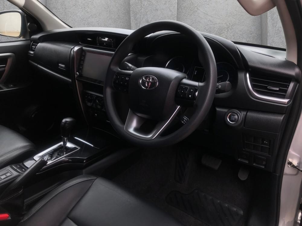 Toyota Fortuner 2.4 Gd-6 Rb At