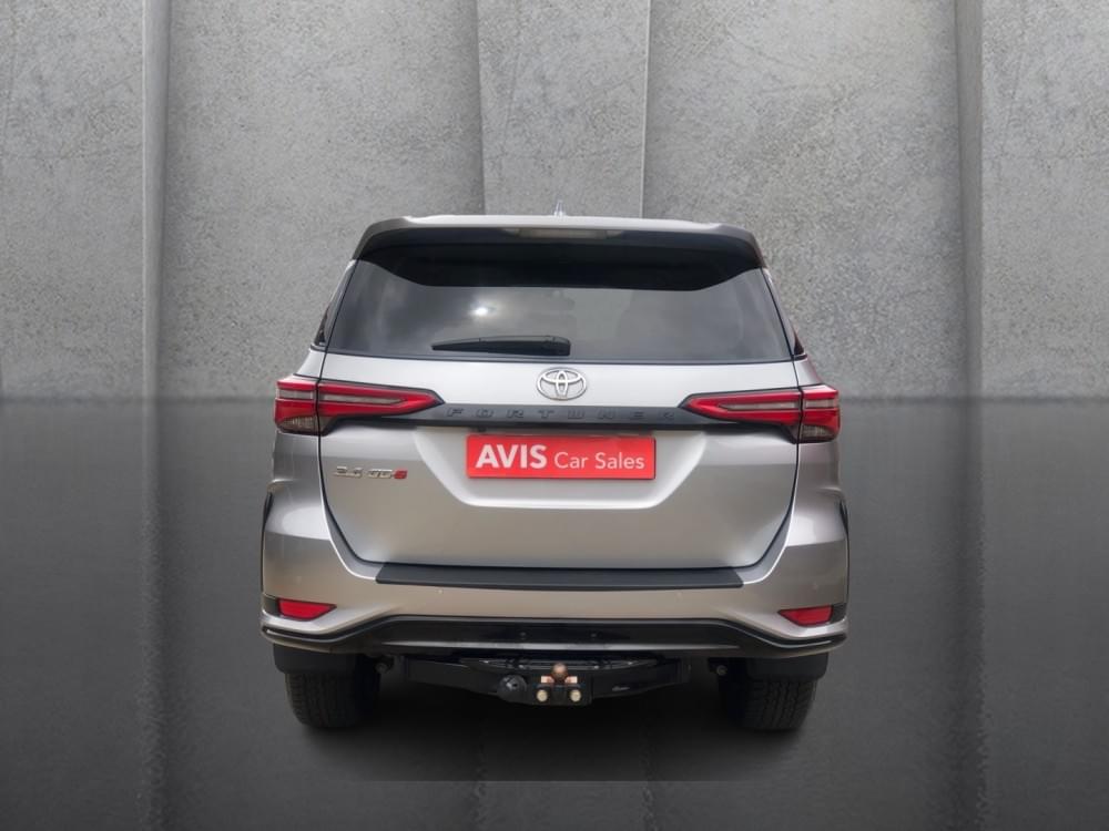 Toyota Fortuner 2.4 Gd-6 Rb At